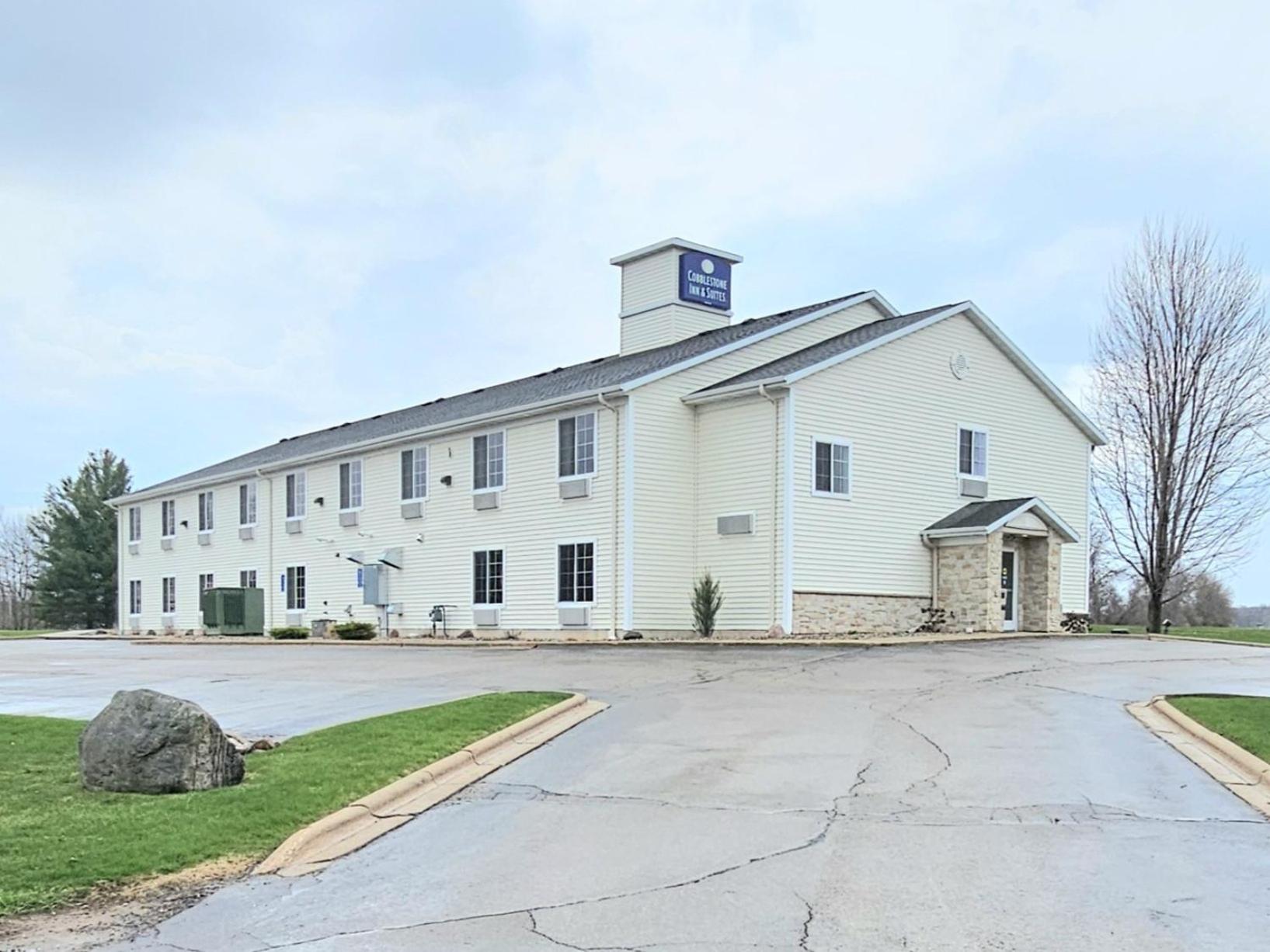 Cobblestone Inn & Suites - Clintonville Kültér fotó