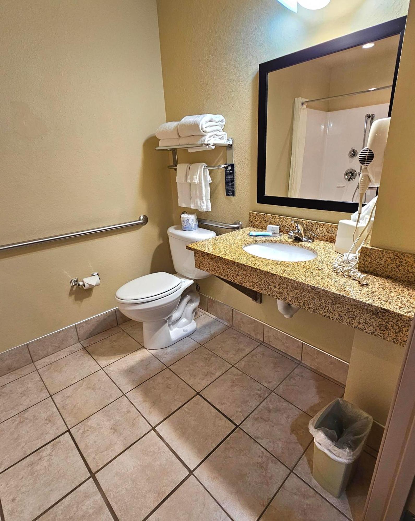 Cobblestone Inn & Suites - Clintonville Kültér fotó