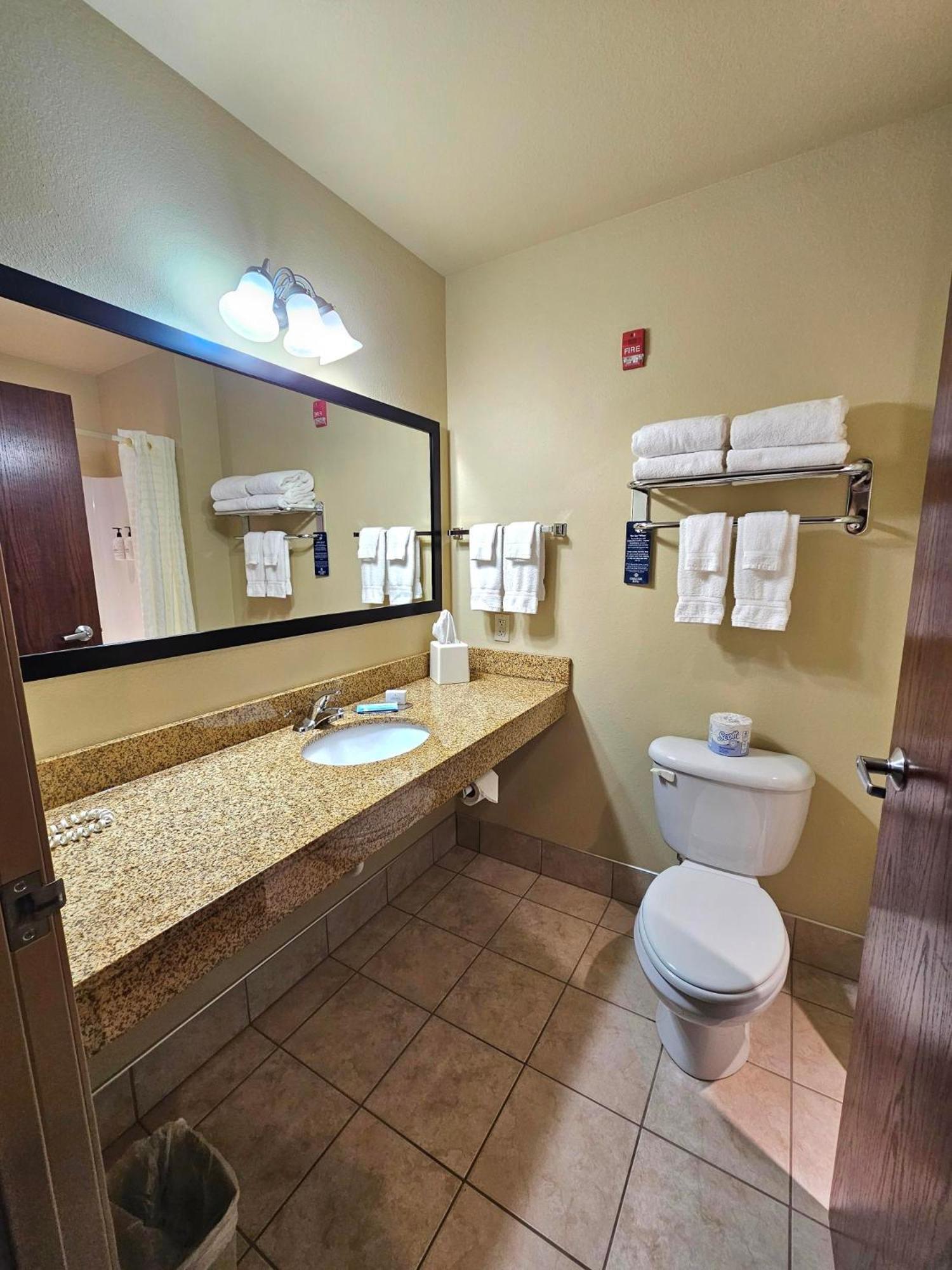 Cobblestone Inn & Suites - Clintonville Kültér fotó